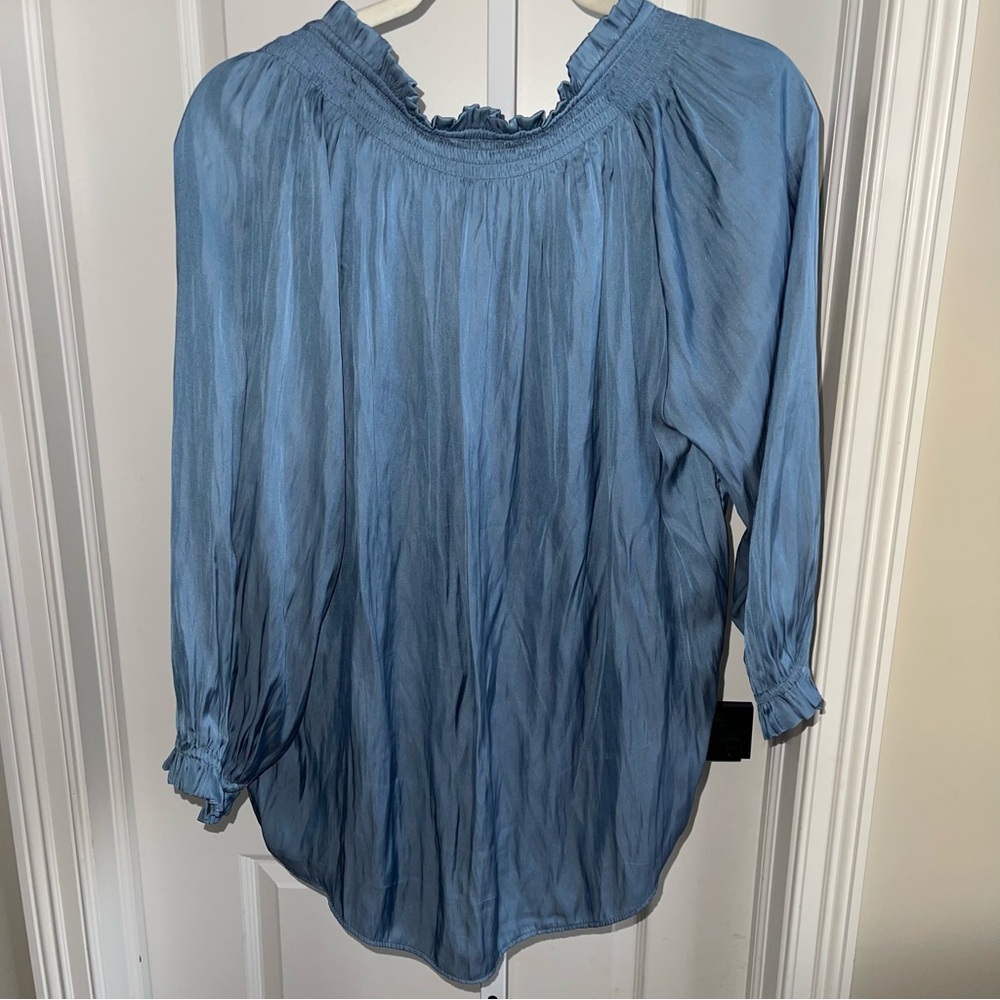 Carmen Marc Valvo Blue Satin Peasant Blouse Long Sleeve Smocked Neck Size L - Picture 4 of 4